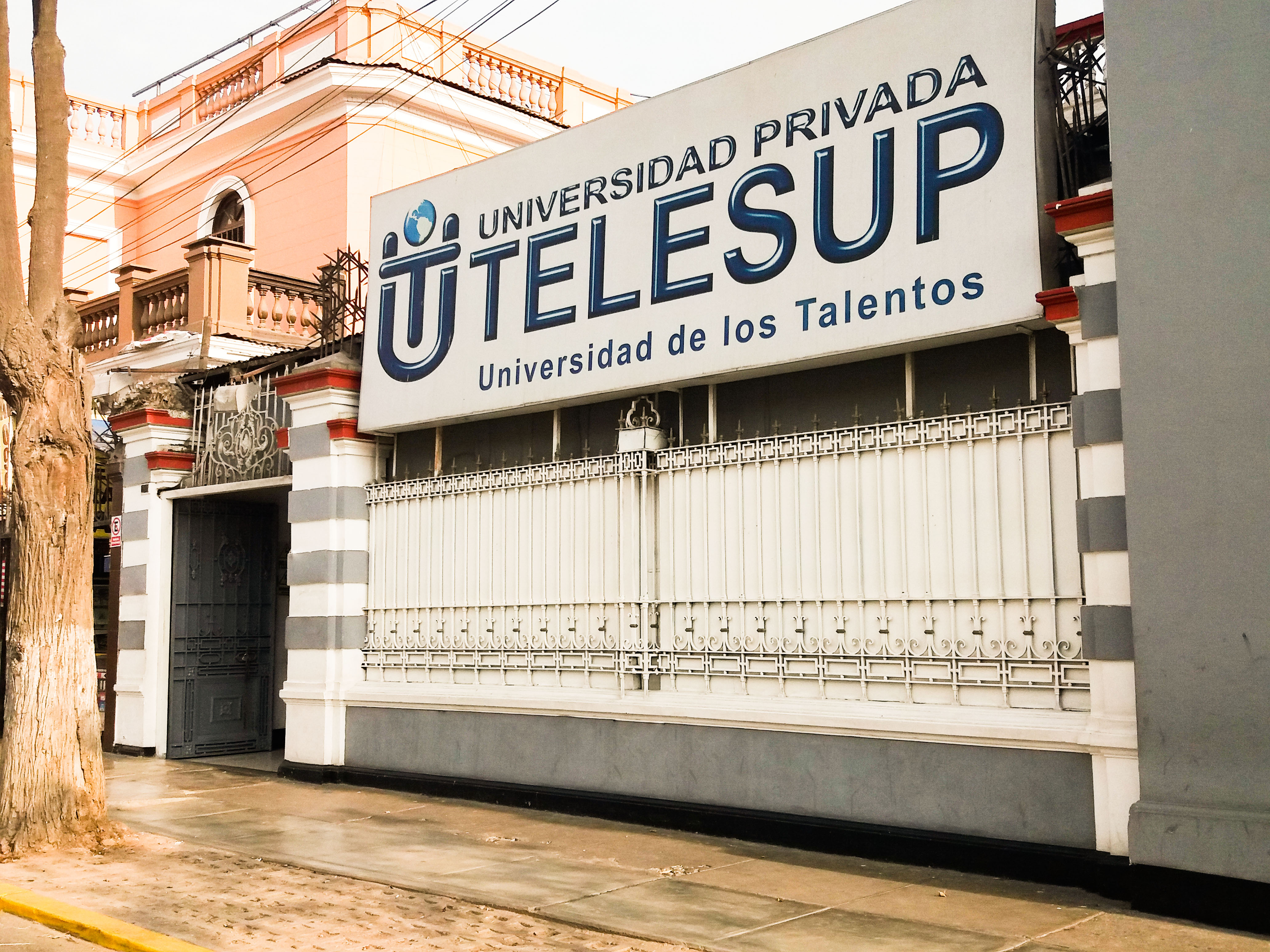  Universidad Privada Telesup sin licenciamiento de Sunedu